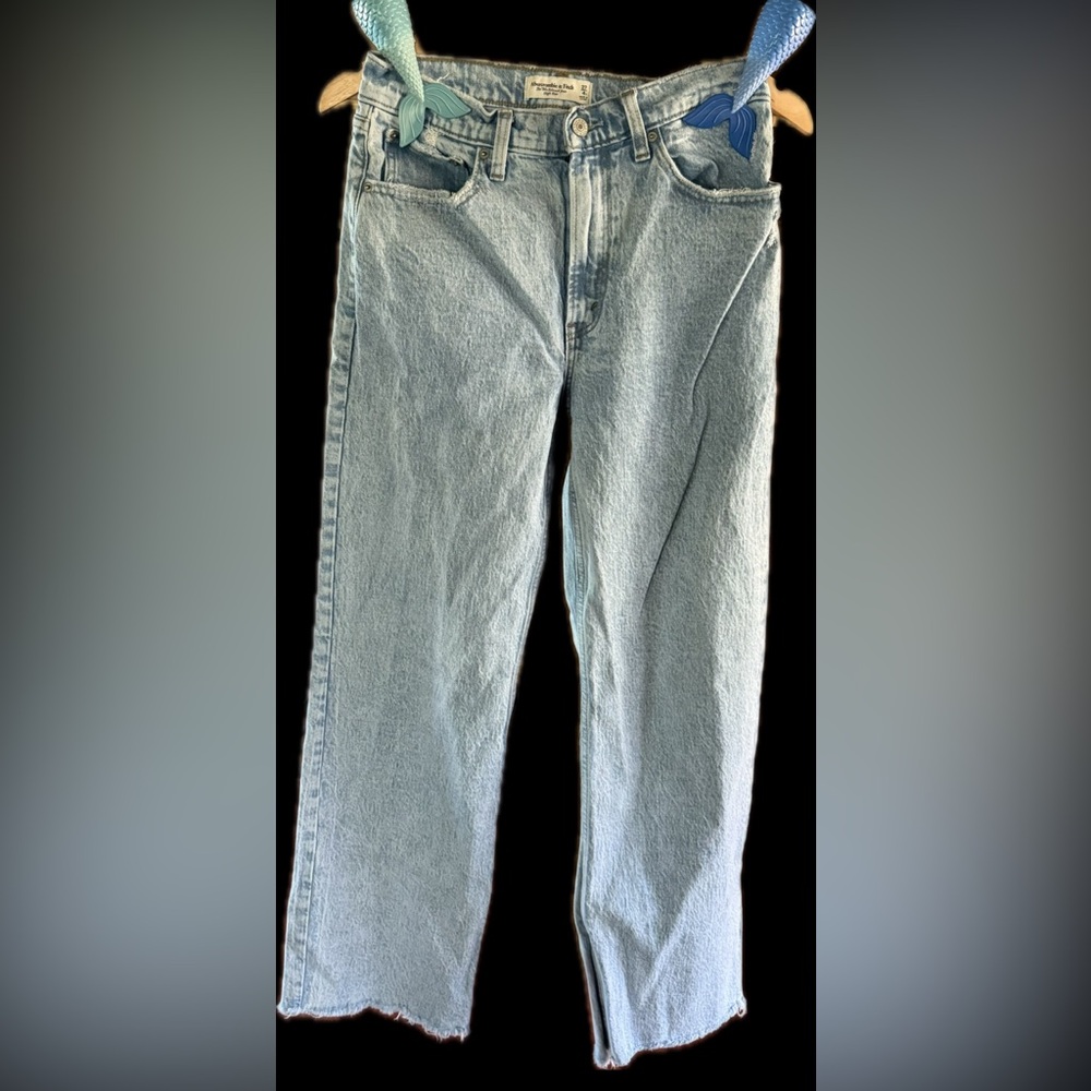 Abercrombie & Fitch Light Wash High Rise -90s relaxed Jeans